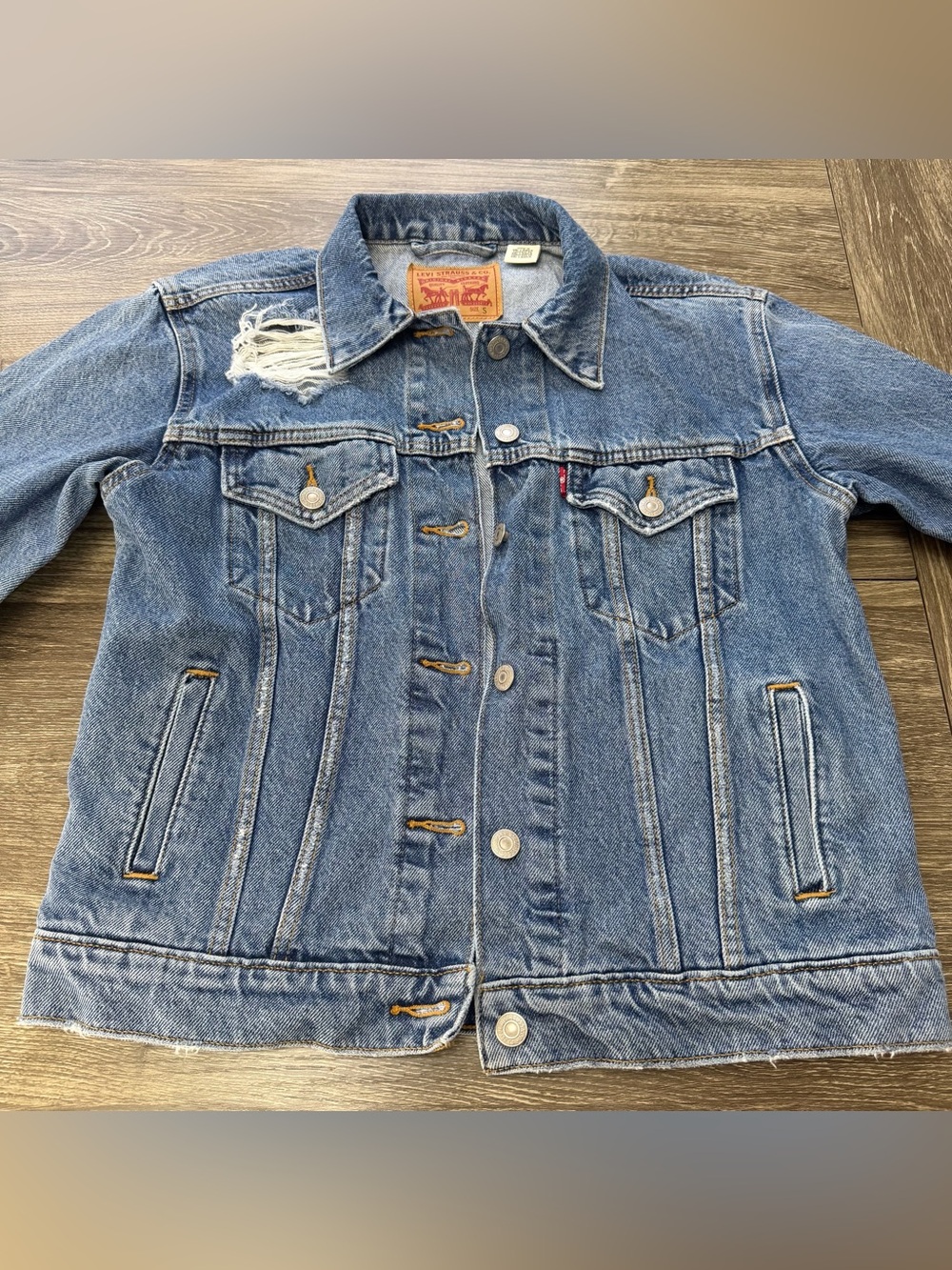 Levi’s Denim Trucker Jacket Women’s Small Blue Distressed Ripped 100% Cotton - Picture 3 of 12